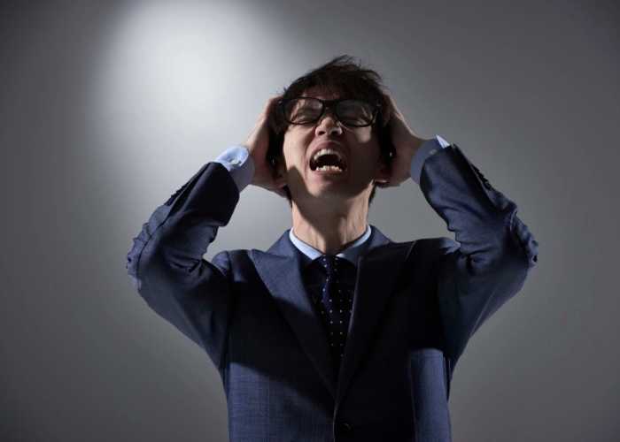 情緒低落憂郁，易暴躁生氣，難以入眠